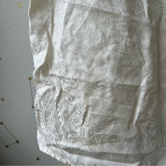 Vintage Silx Cream Tank Top w/light Paisley pattern 100% Silk - Picture 3 of 5